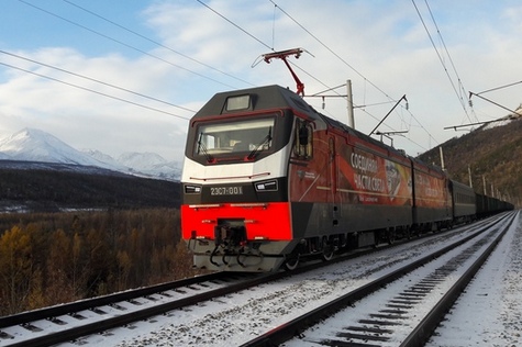 Первый электровоз переменного тока 2ЭС7 производства «Уральских локомотивов» начал работу на БАМе