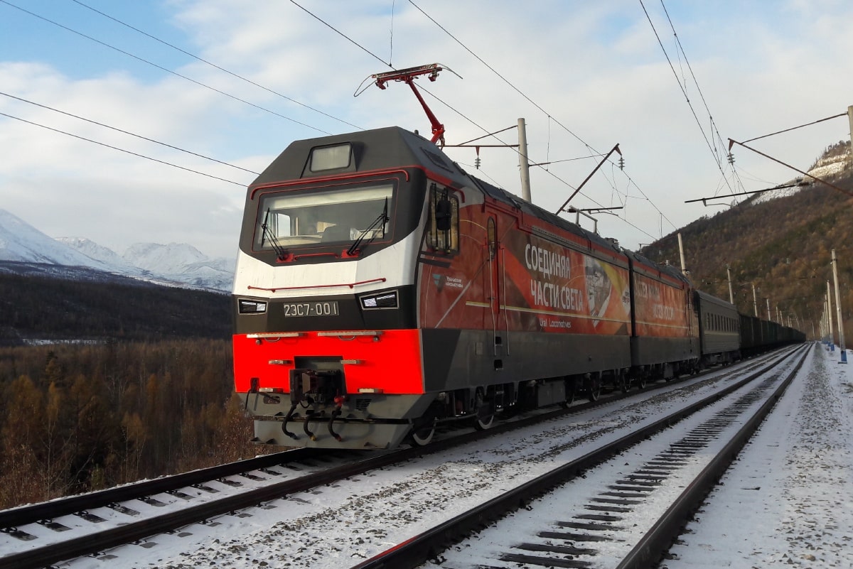 Электровозы производства «Уральских локомотивов» готовы обеспечить большегрузные перевозки к морским портам северо-запада и севера России