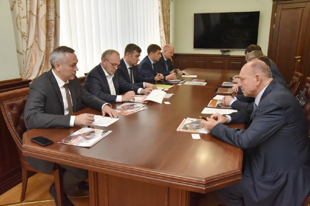 Губернатор Новосибирской области Андрей Травников и президент Группы Синара Дмитрий Пумпянский обсудили развитие рельсового транспорта в регионе