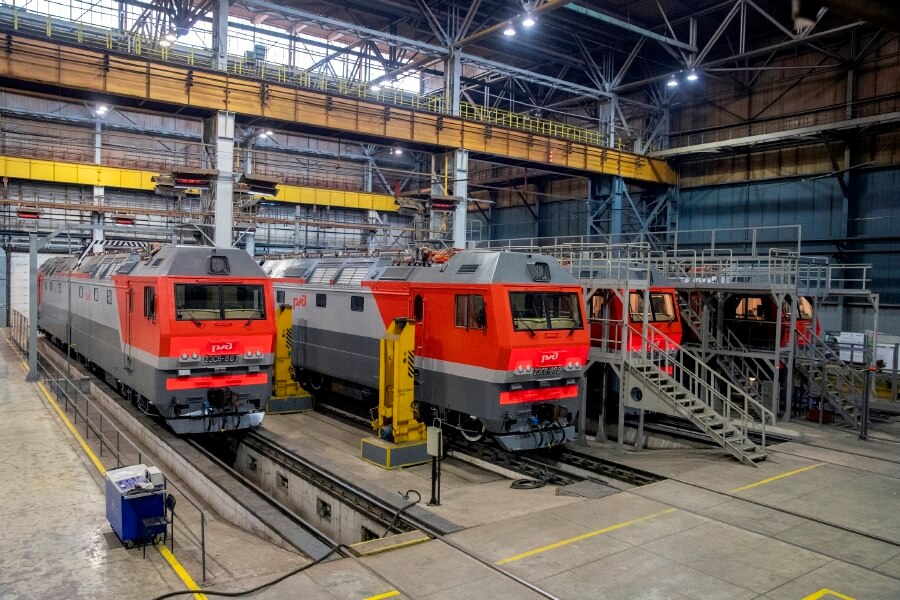 Рекордный выпуск: в первом квартале завод «Уральские локомотивы» передал заказчику 36 двухсекционных электровозов