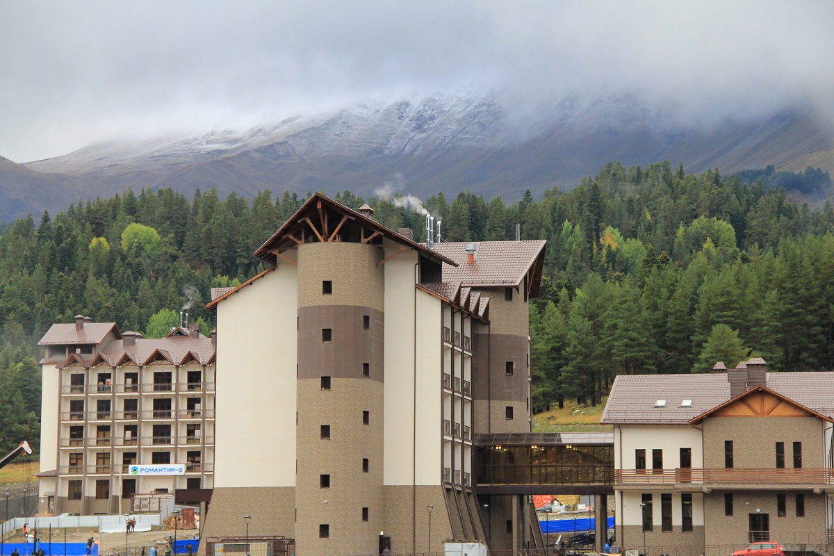поселок романтик архыз. комплекс архыз. кавказ архыз горнолыжный курорт. поселка романтик курорта архыз. комплекс архыз.