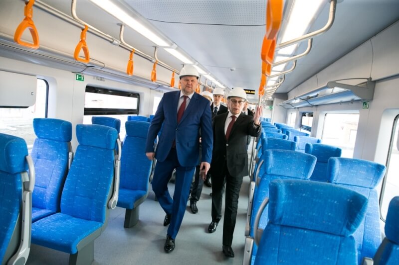 В салоне электропоезда Ласточка